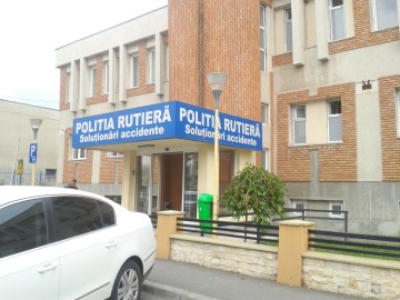 În timp ce unii votau, alţii rămâneau fără permise de conducere